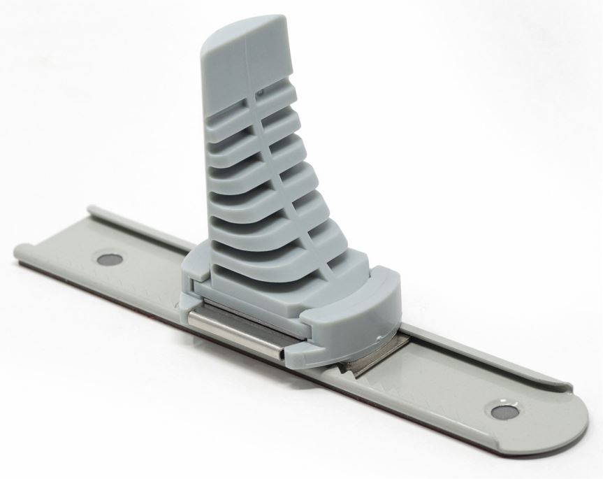 The door jammer enables internal doors with a lever handle to be rapidly locked from the inside